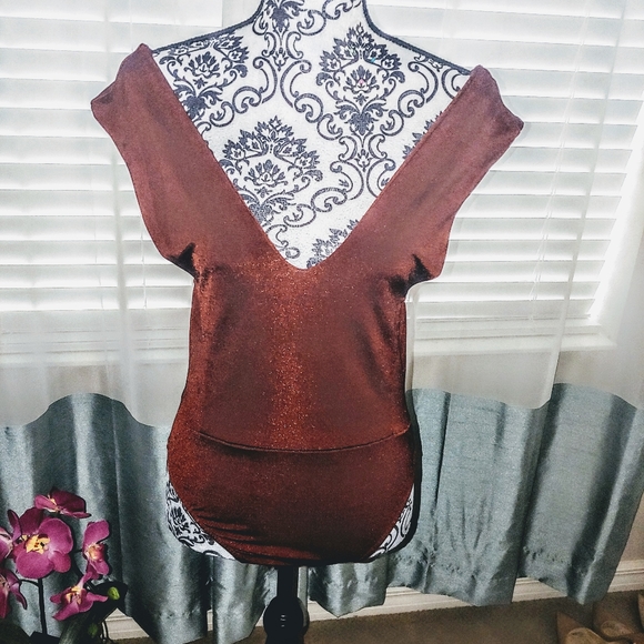 Burgundy vegan leather skirt with top size… - Picture 5 of 14